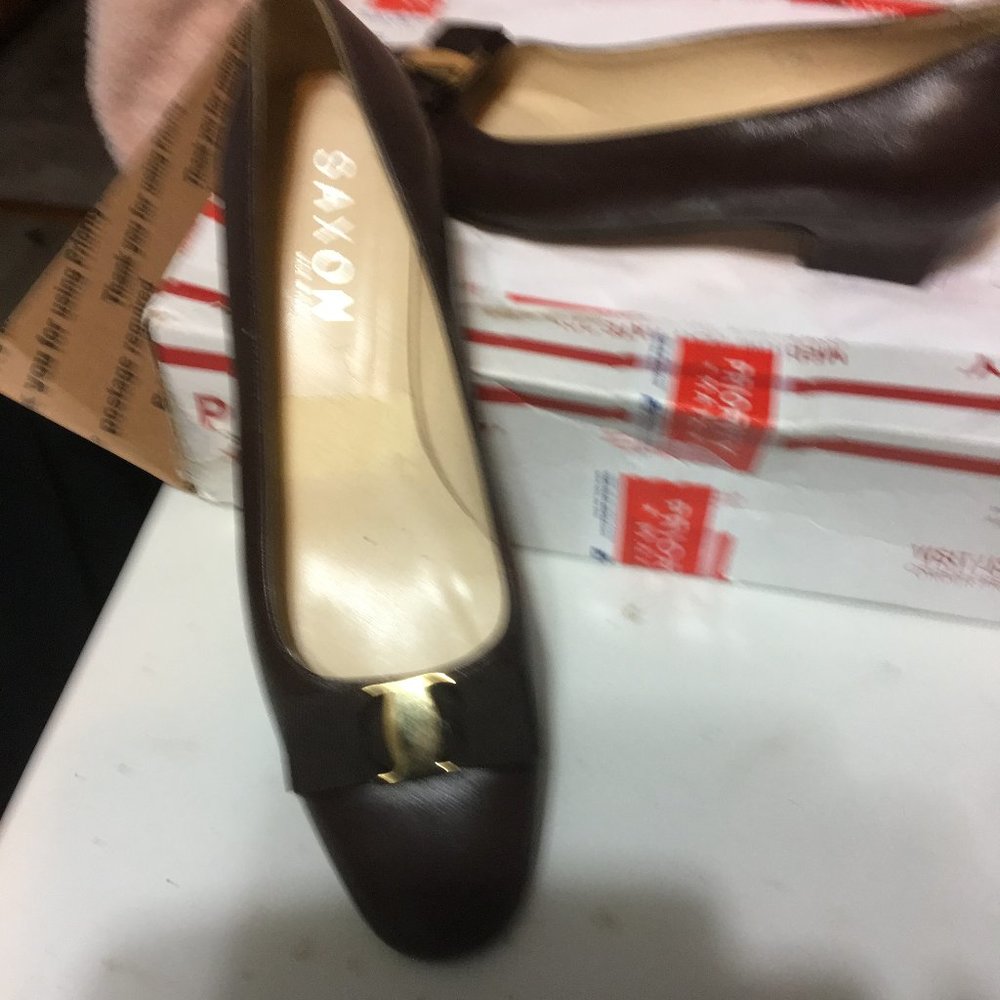 Brown Leather Pump, sz.8N by Saxon 2 block heel